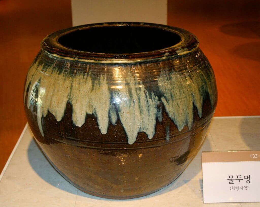  Two sides of the same jar showing the contrasting rice ash over glaze  the style adopted in Japan and called Joseon or Korean Karatsu. 